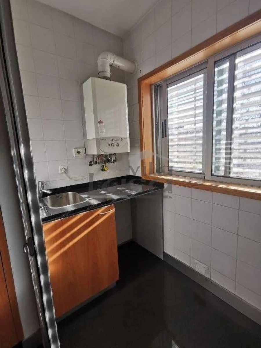 Apartamento T2 para Arrendamento em Pedrouços Foto 10