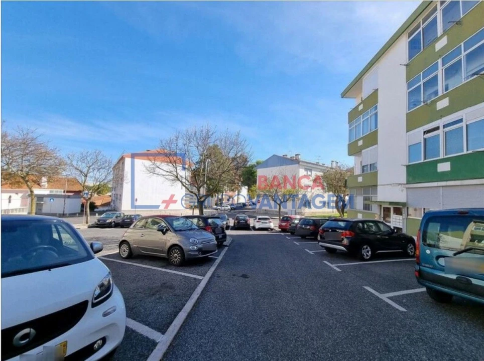 Apartamento T2 para Venda em Porto Salvo Foto 1