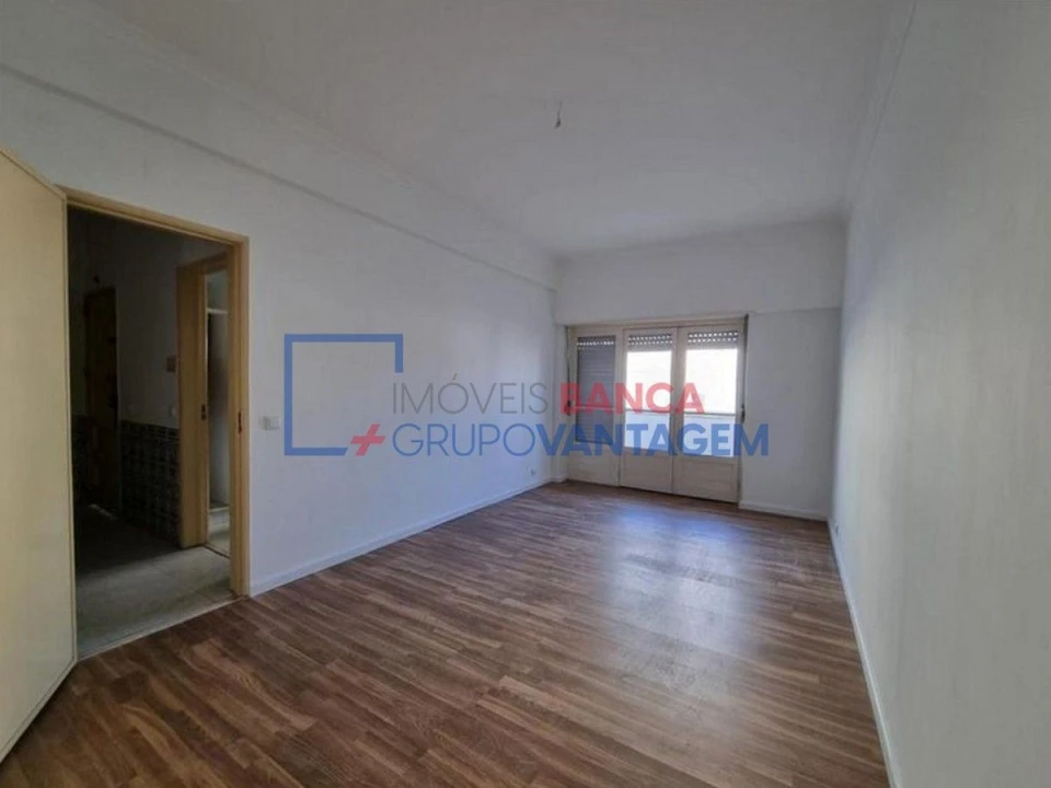 Apartamento T2 para Venda em Porto Salvo Foto 3