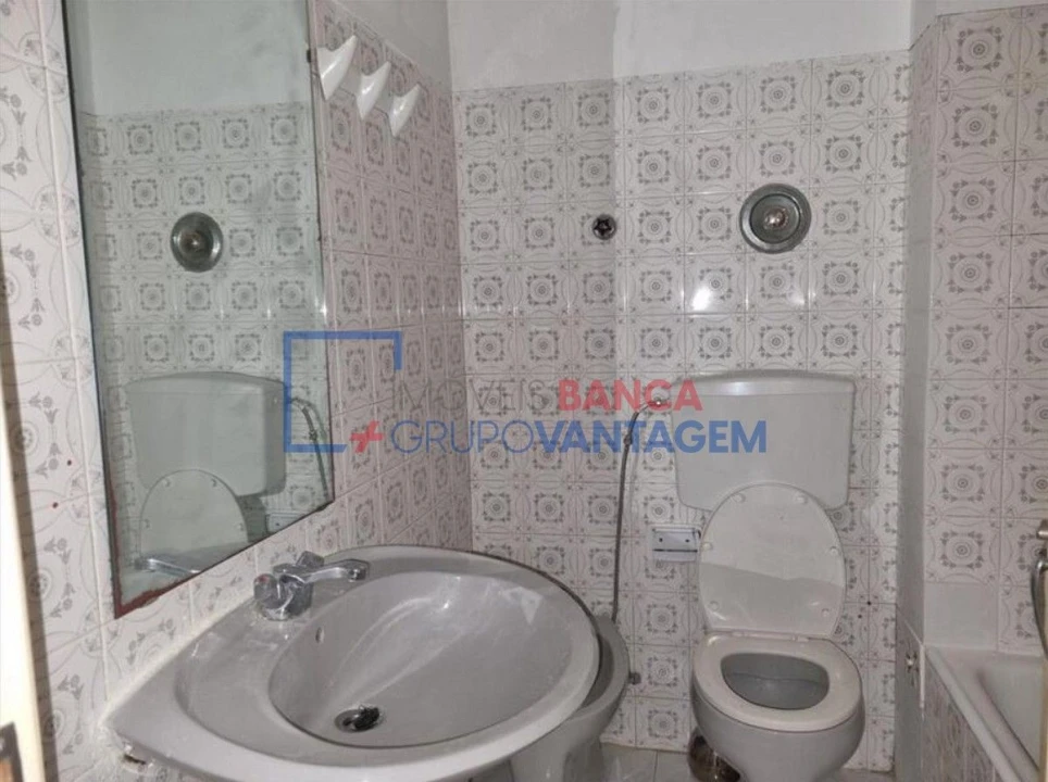 Apartamento T2 para Venda em Porto Salvo Foto 16