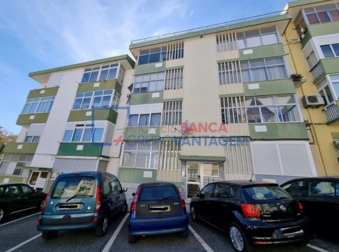 Apartamento T2 para Venda em Porto Salvo Foto 2