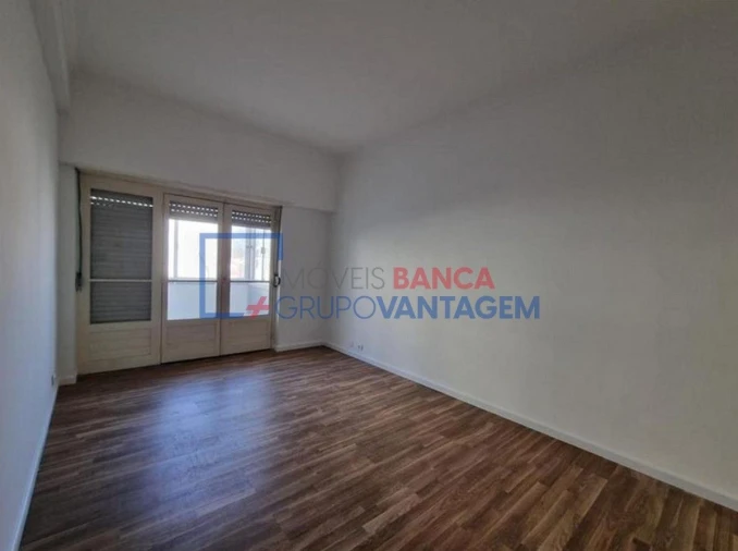Apartamento T2 para Venda em Porto Salvo Foto 7