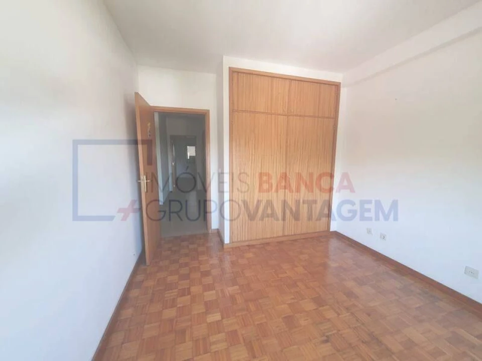 Apartamento T2 para Venda em Fânzeres e São Pedro da Cova Foto 3