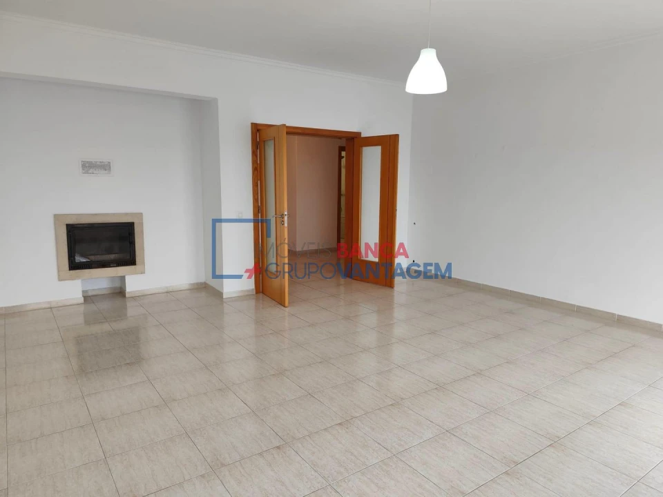 Apartamento T2 para Venda em Azambuja Foto 4