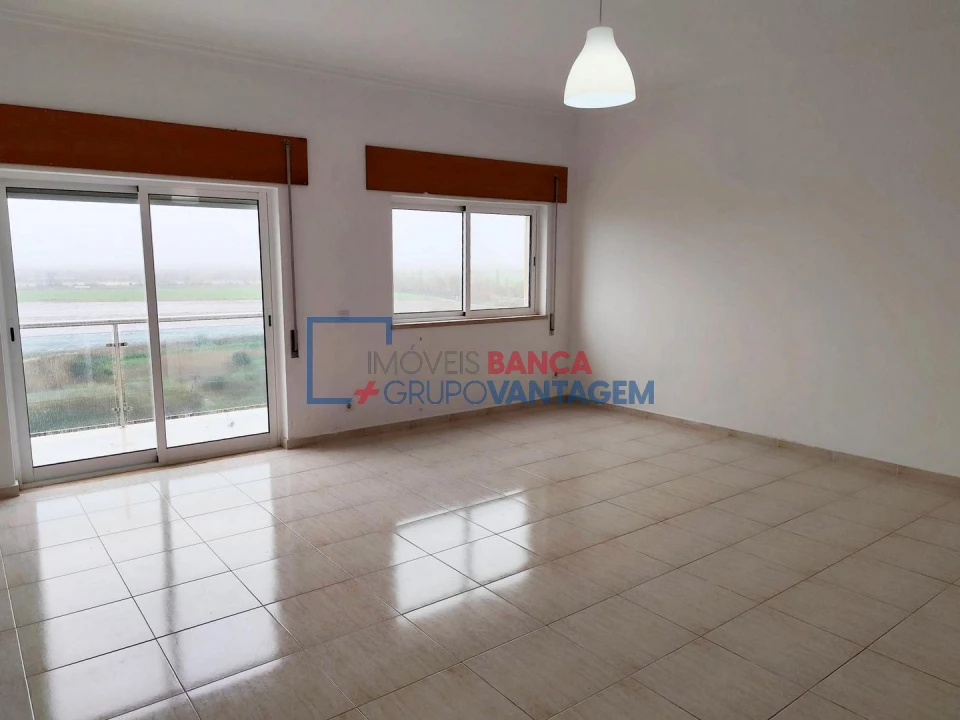 Apartamento T2 para Venda em Azambuja Foto 2