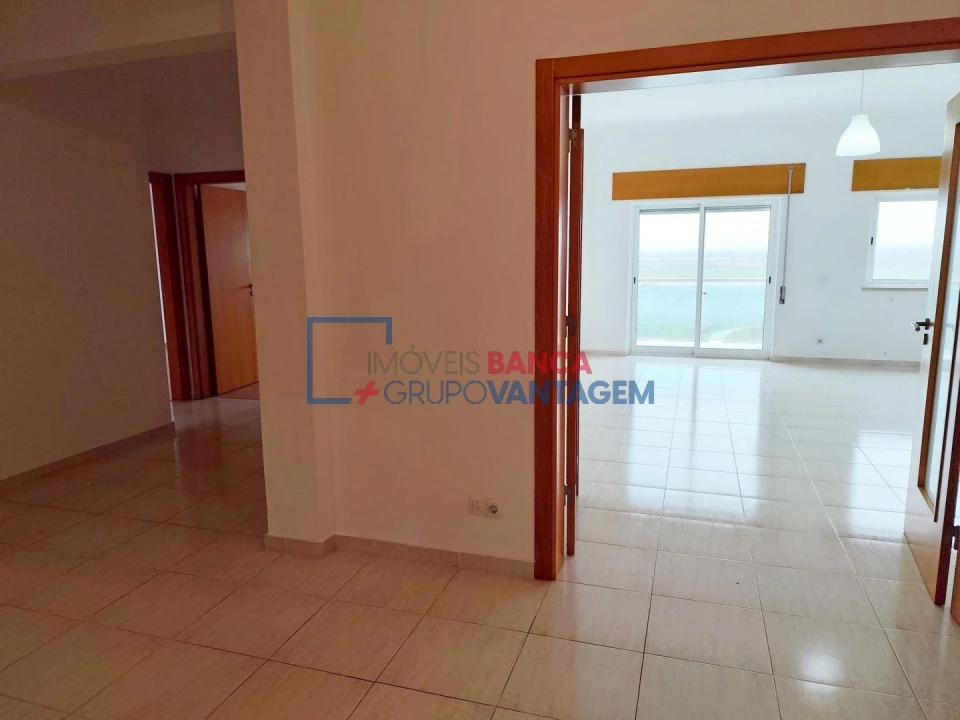 Apartamento T2 para Venda em Azambuja Foto 6