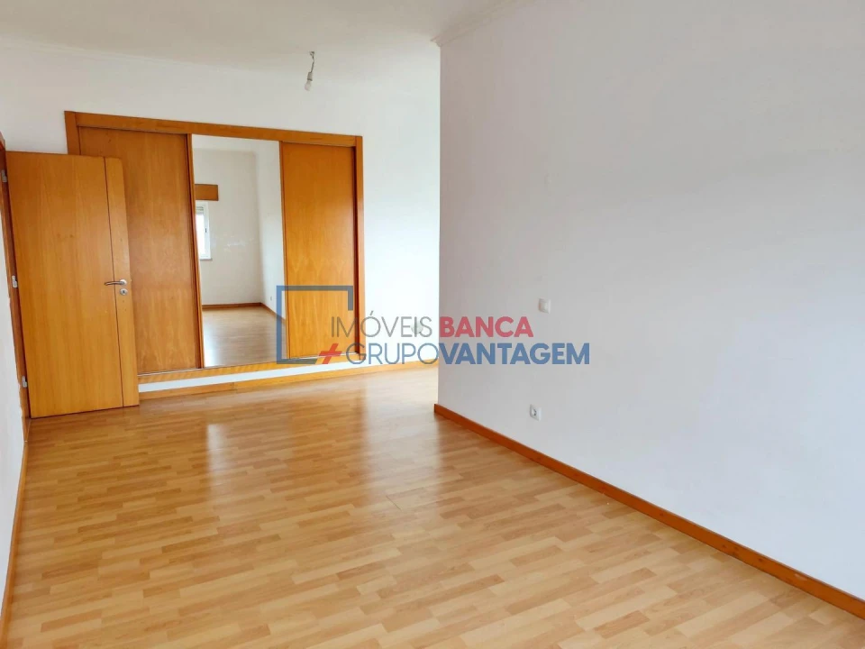 Apartamento T2 para Venda em Azambuja Foto 14