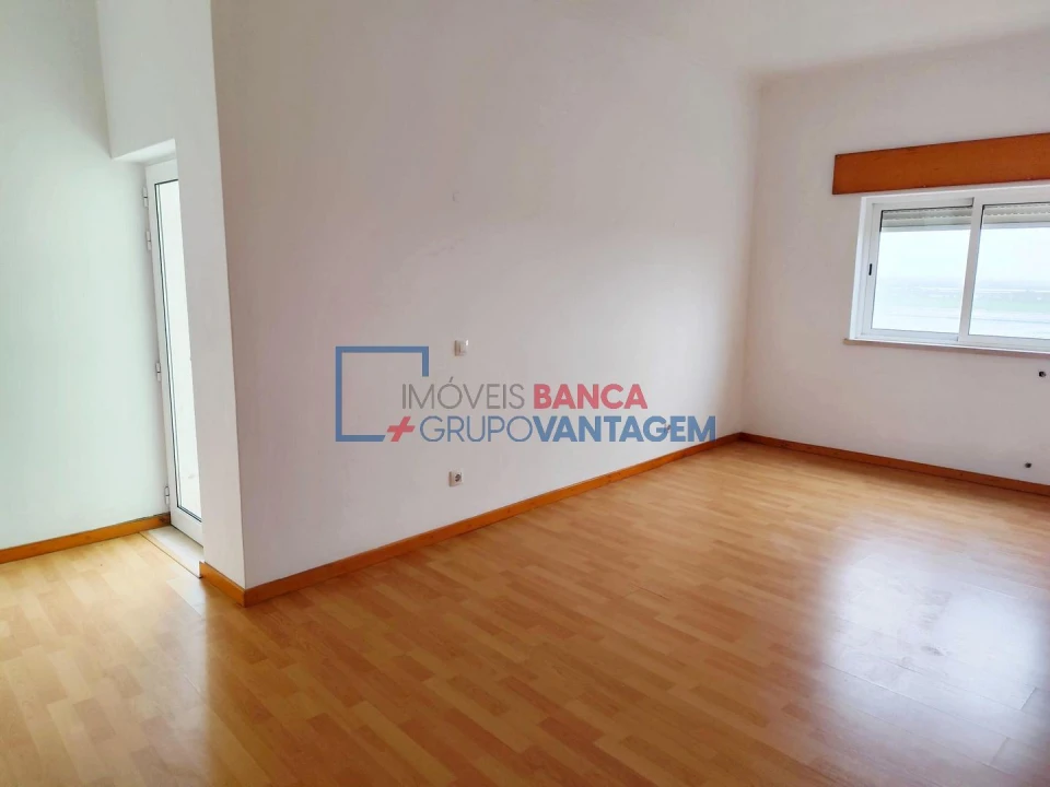 Apartamento T2 para Venda em Azambuja Foto 16