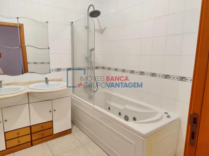 Apartamento T2 para Venda em Azambuja Foto 25