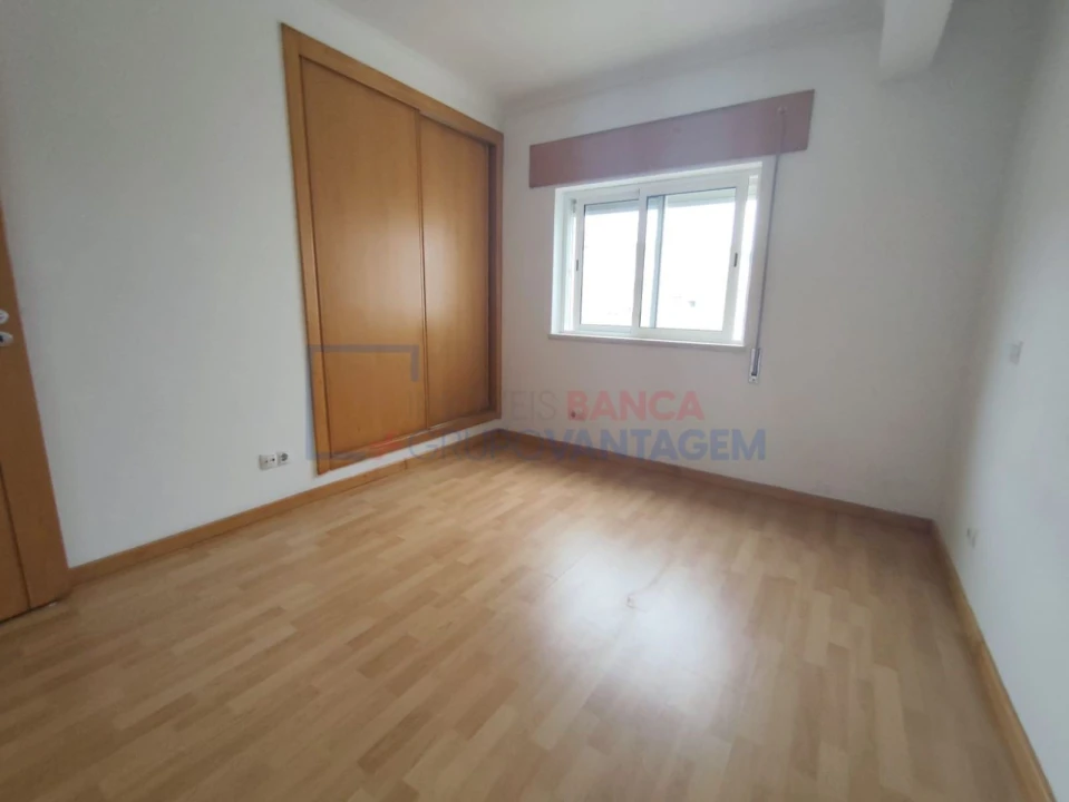 Apartamento T3 para Venda em Azambuja Foto 11