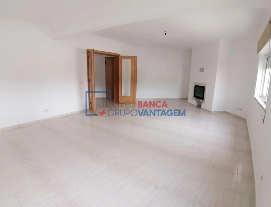 Apartamento T3 para Venda em Azambuja Foto 3