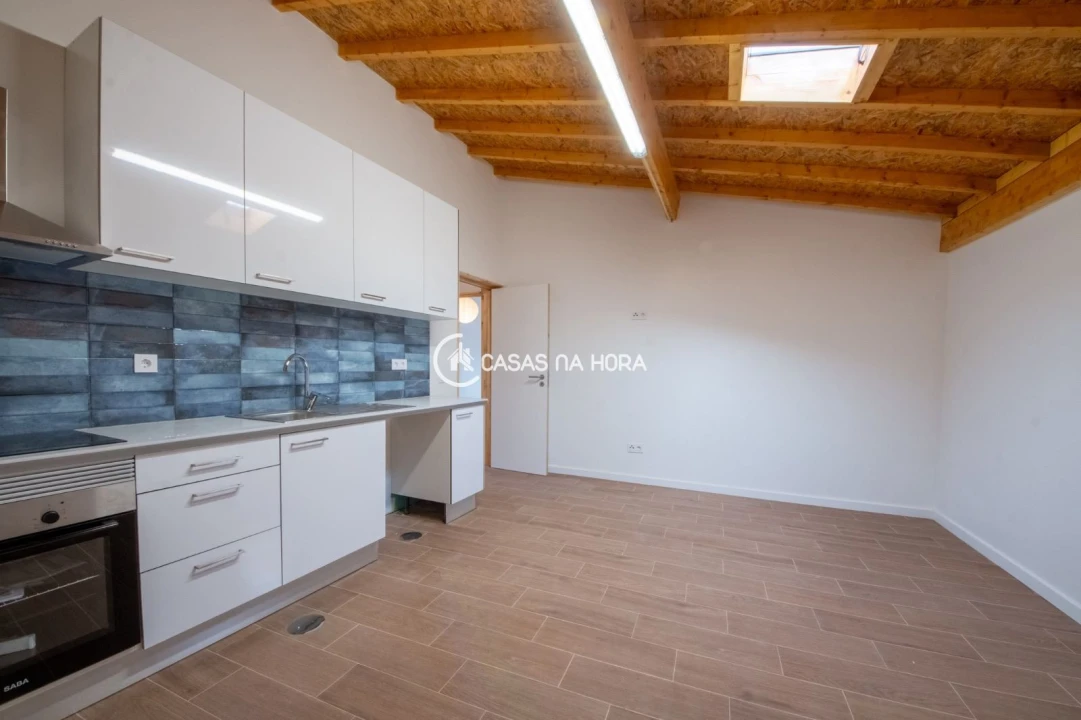 Apartamento T2 para Arrendamento em Arcozelo Foto 1