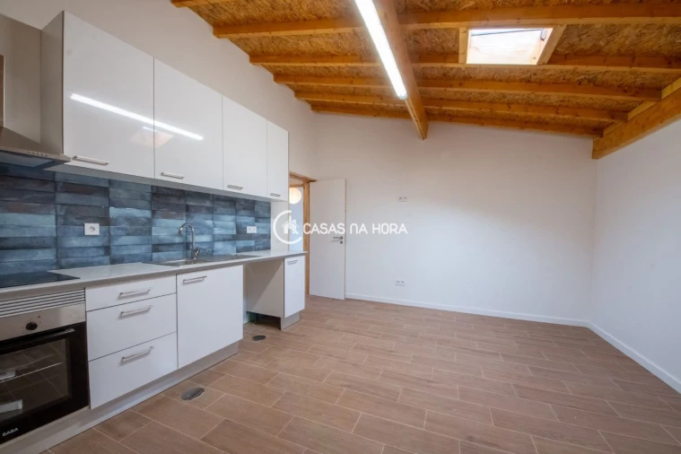 Apartamento T2 para Arrendamento em Arcozelo Foto 1