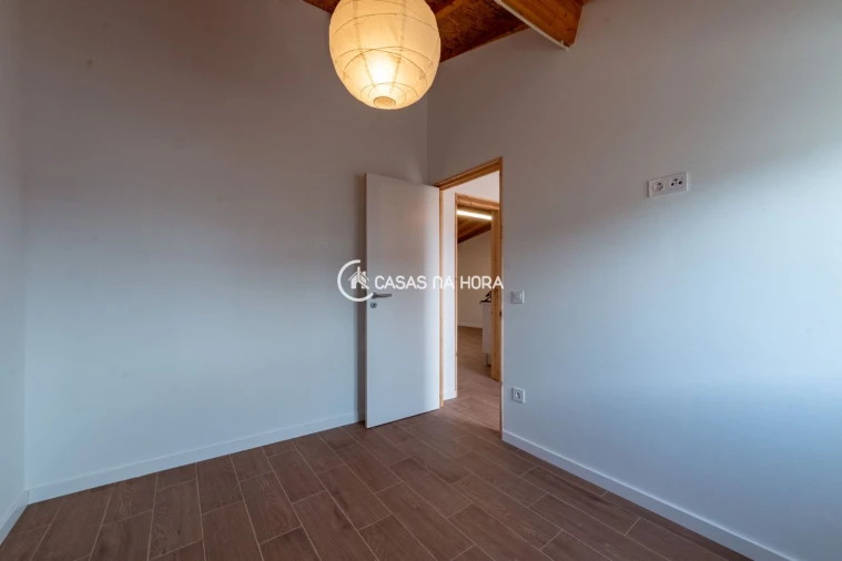 Apartamento T2 para Arrendamento em Arcozelo Foto 9