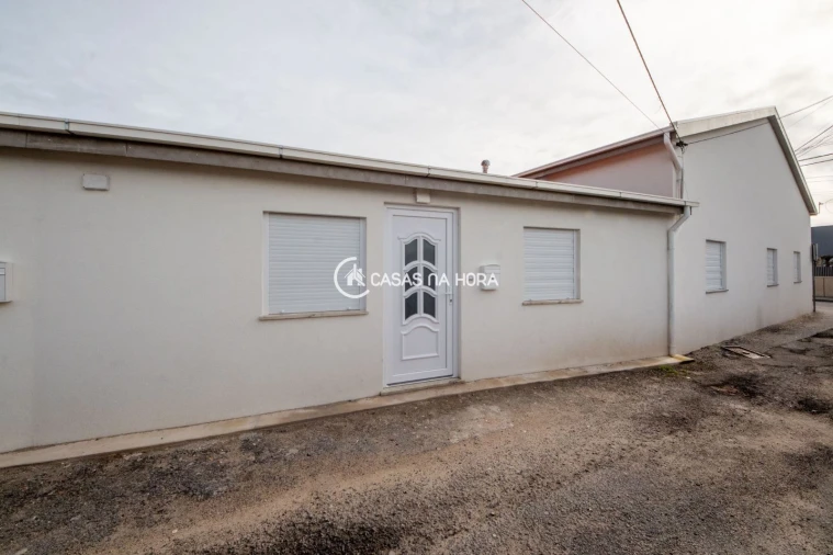 Apartamento T2 para Arrendamento em Arcozelo Foto 12