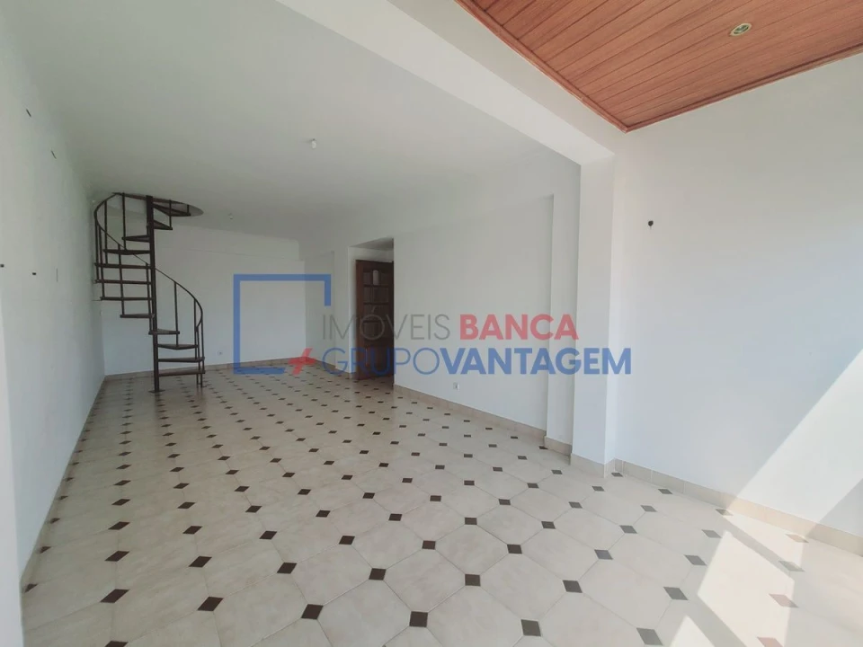 Apartamento T2 para Venda em Rio de Mouro Foto 2