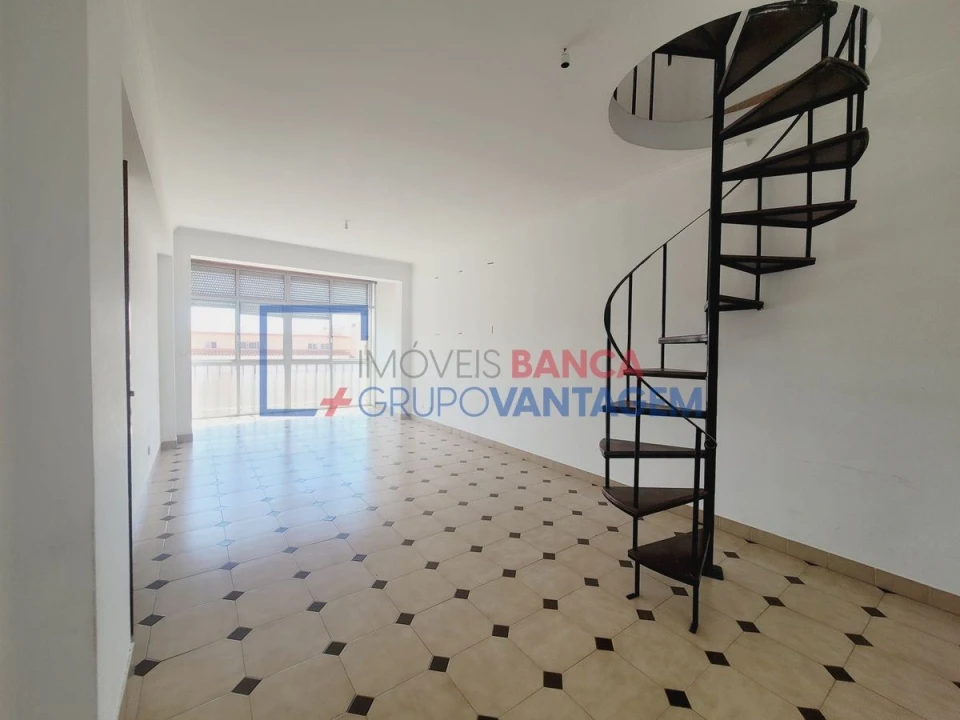 Apartamento T2 para Venda em Rio de Mouro Foto 3