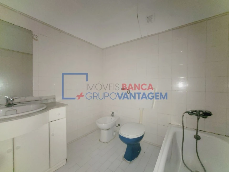 Apartamento T2 para Venda em Rio de Mouro Foto 9
