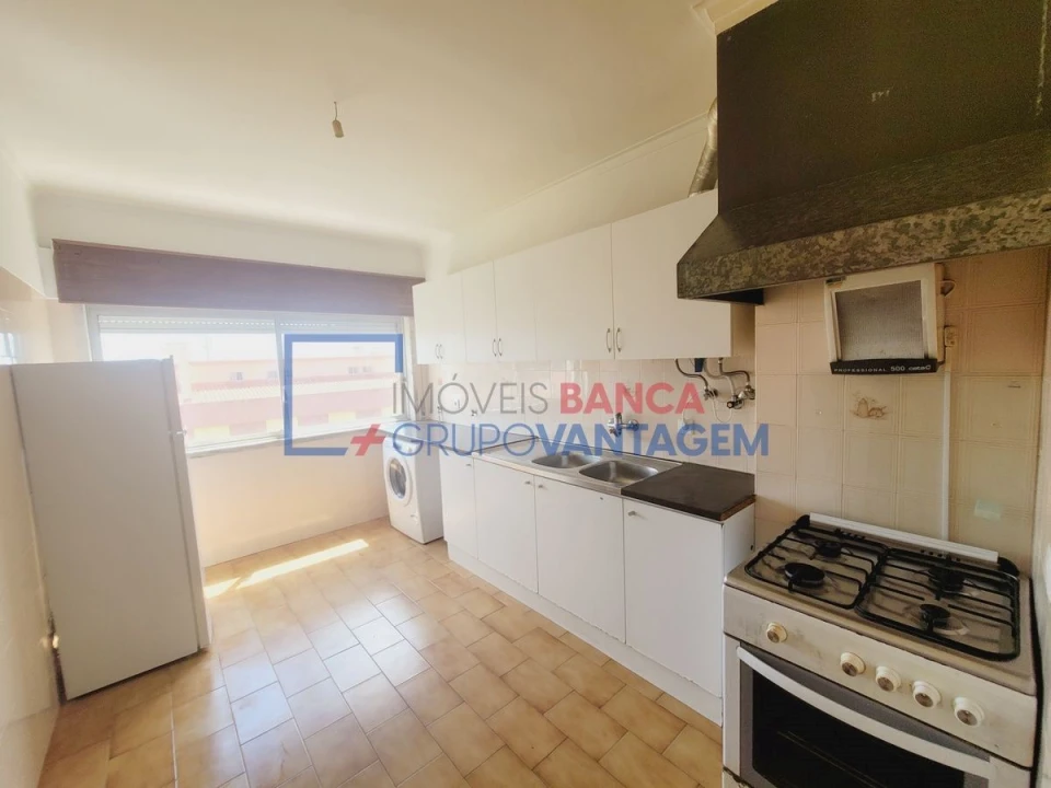 Apartamento T2 para Venda em Rio de Mouro Foto 11