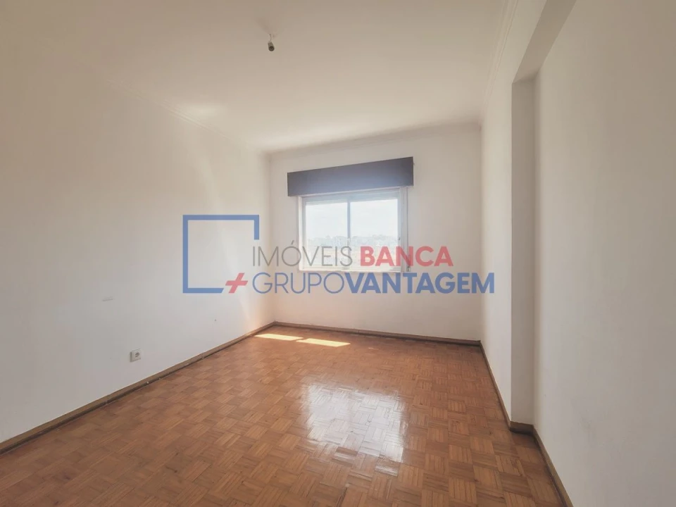 Apartamento T2 para Venda em Rio de Mouro Foto 16
