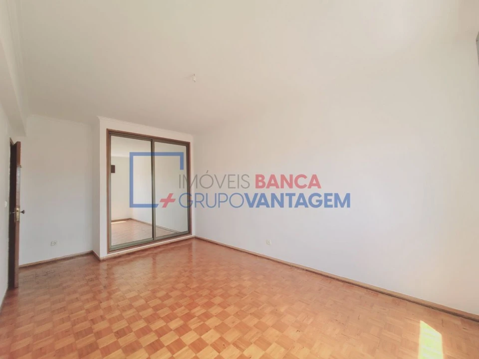 Apartamento T2 para Venda em Rio de Mouro Foto 18