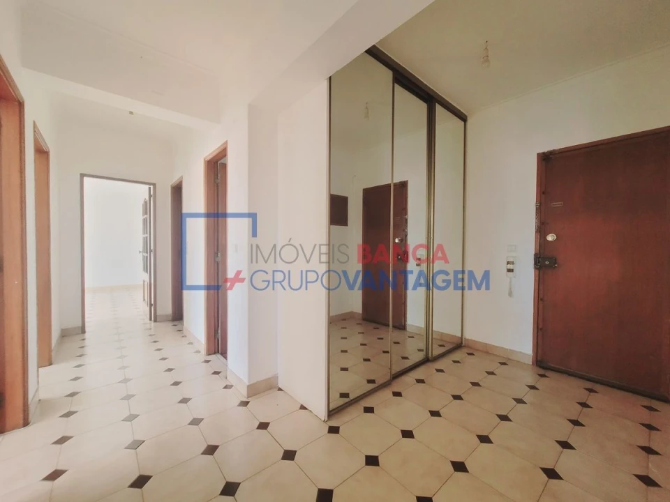 Apartamento T2 para Venda em Rio de Mouro Foto 21