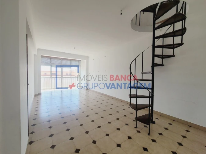 Apartamento T2 para Venda em Rio de Mouro Foto 3