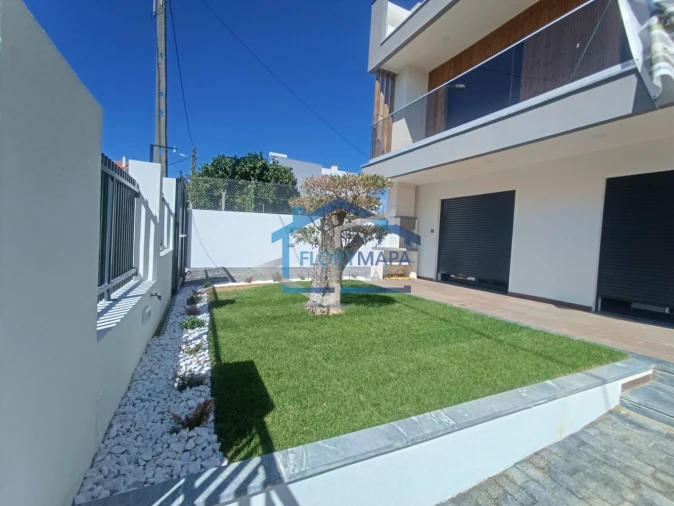 Moradia T4 para Venda em São Domingos de Rana Foto 29