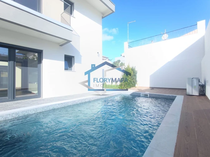 Moradia T4 para Venda em São Domingos de Rana Foto 18