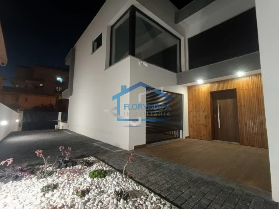 Moradia T4 para Venda em São Domingos de Rana Foto 8