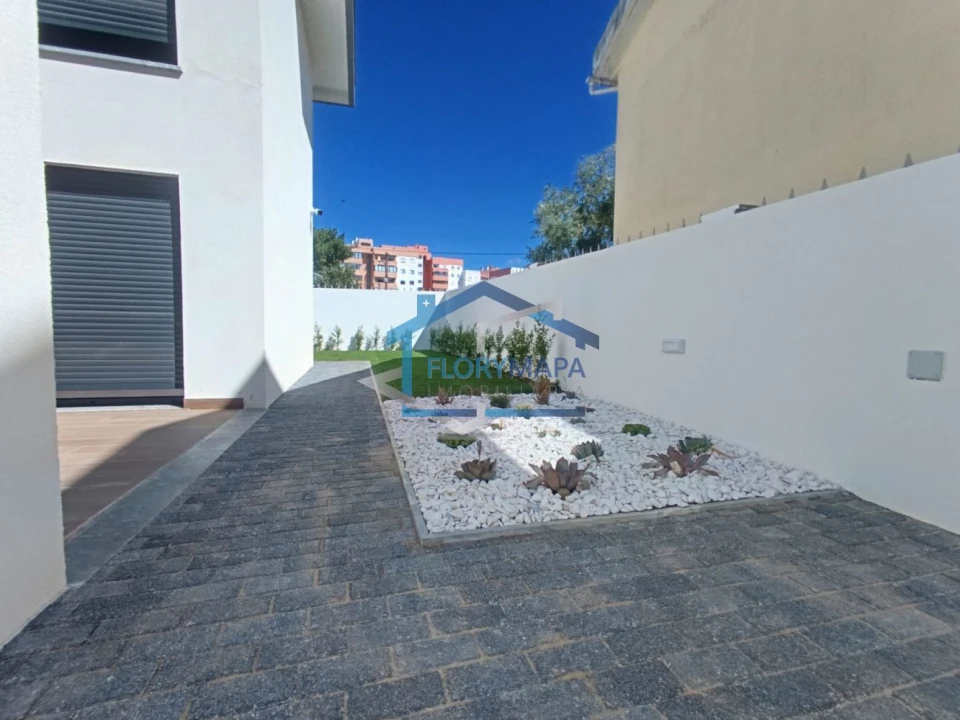 Moradia T4 para Venda em São Domingos de Rana Foto 26