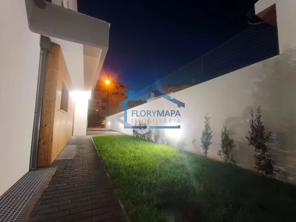 Moradia T4 para Venda em São Domingos de Rana Foto 15