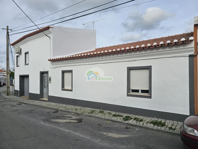 Moradia T3 para Venda em Campo e Campinho