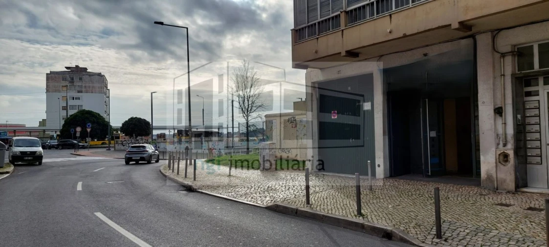 Garagem para Arrendamento em Queluz e Belas Foto 8
