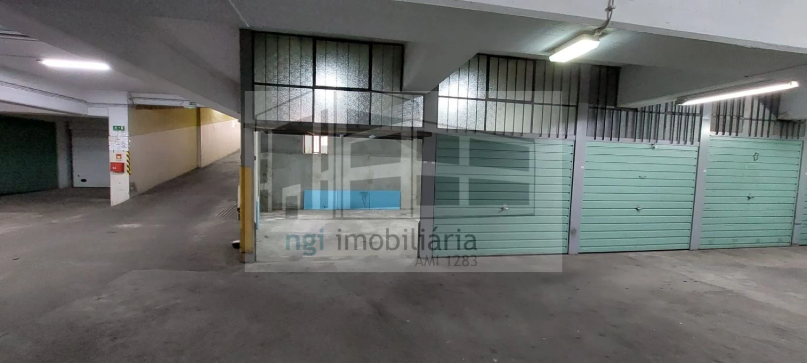 Garagem para Arrendamento em Queluz e Belas Foto 2