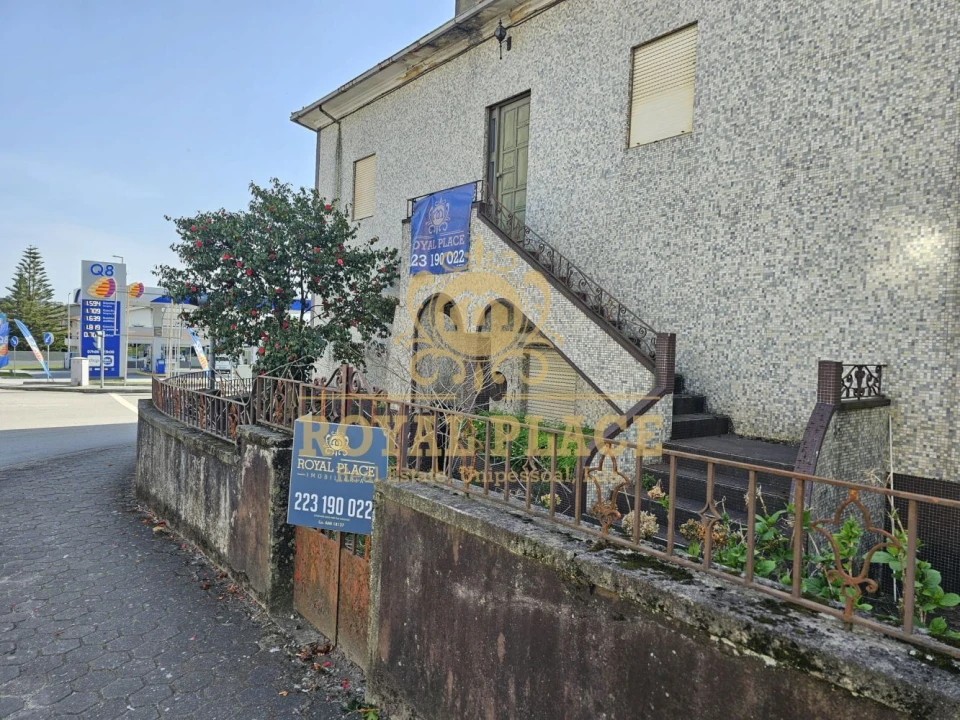 Moradia T4 para Venda em Arrifana Foto 1