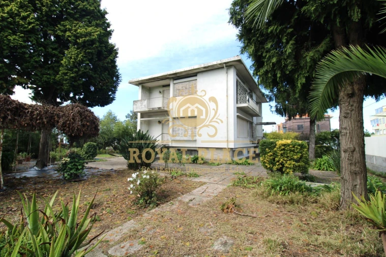 Moradia T4 para Venda em Argoncilhe