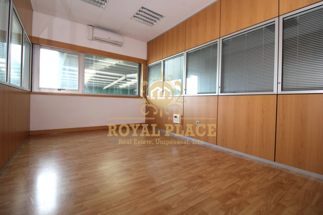 Loja para Arrendamento em Sanguedo Foto 17