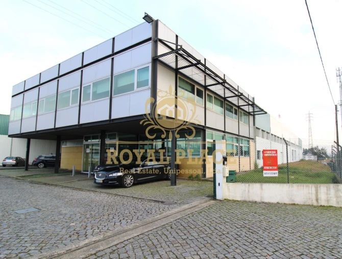 Loja para Arrendamento em Sanguedo