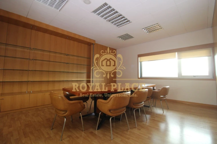 Loja para Arrendamento em Sanguedo Foto 7