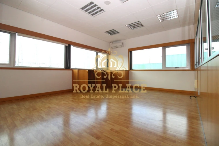 Loja para Arrendamento em Sanguedo Foto 16