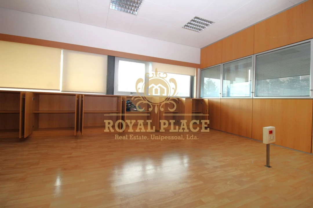 Loja para Arrendamento em Sanguedo Foto 14