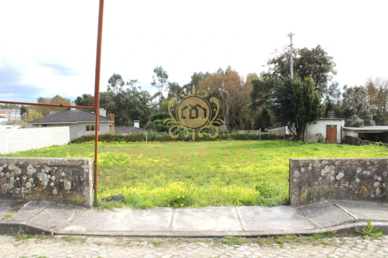 Terreno para Venda em Paços de Brandão