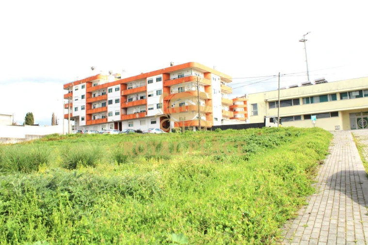 Terreno para Venda em Paços de Brandão Foto 4