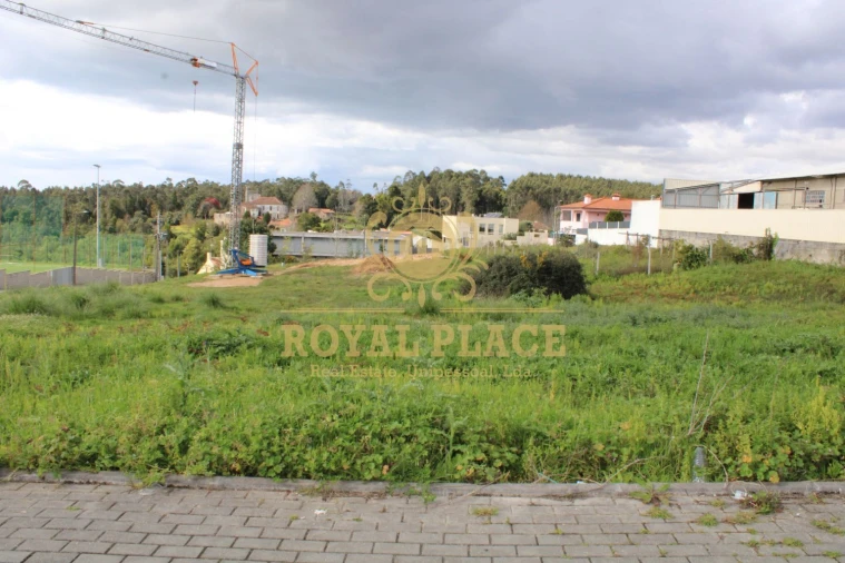 Terreno para Venda em Paços de Brandão Foto 6