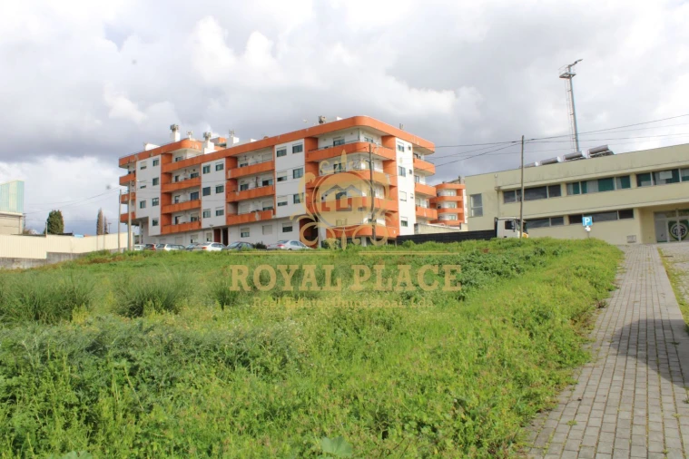 Terreno para Venda em Paços de Brandão Foto 3