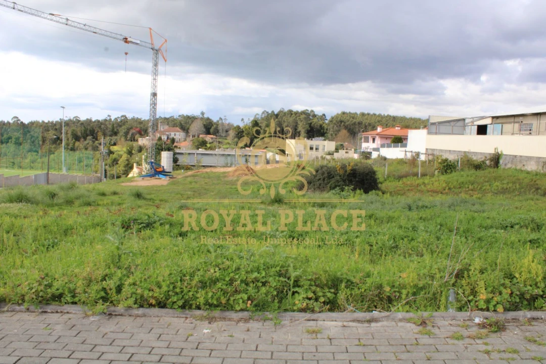 Terreno para Venda em Paços de Brandão Foto 6