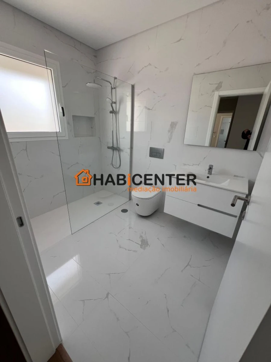 Moradia T4 para Venda em São Martinho do Porto Foto 34