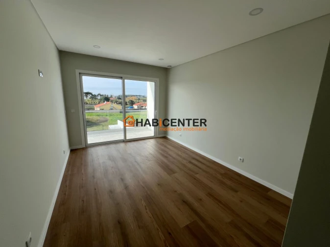 Moradia T4 para Venda em São Martinho do Porto Foto 25