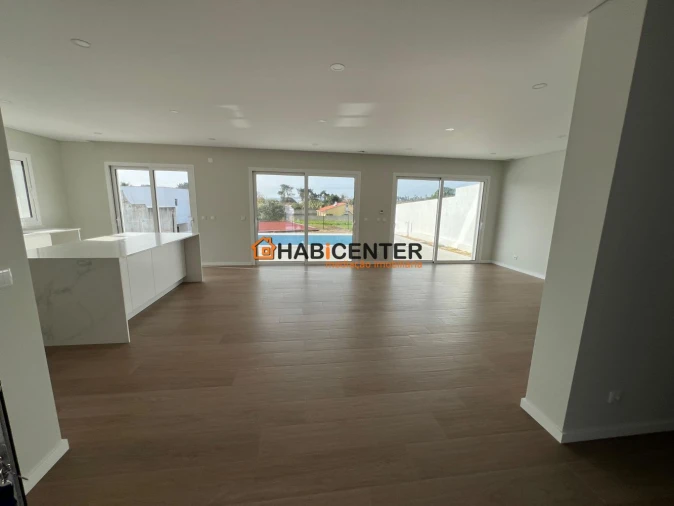 Moradia T4 para Venda em São Martinho do Porto Foto 18